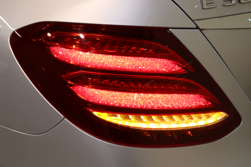 メルセデスベンツ Eクラス E300 AVG ｽﾎﾟｰﾂ ﾚｰﾀﾞｰｾｰﾌﾃｨPKG　中期 NEWｽﾃｱﾘﾝｸﾞ ｷｰﾚｽｺﾞｰ 黒本革 ﾍｯﾄﾞｱｯﾌﾟD HDDﾅﾋﾞTV ｽﾏﾎ連携 360ｶﾒﾗ PTS LEDﾗｲﾄ 自動ﾄﾗﾝｸ ﾊﾝｽﾞﾌﾘｰA AMGｴｱﾛ&19AW ﾀﾞｲﾅﾐｯｸS 9AT　2年保証