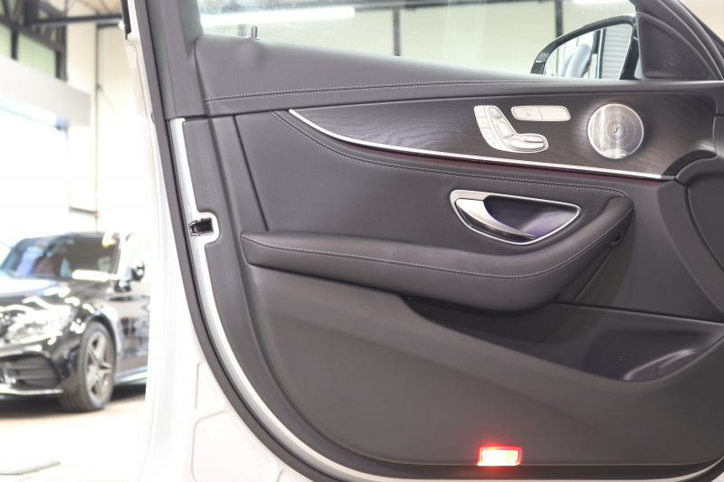 メルセデスベンツ Eクラス E300 AVG ｽﾎﾟｰﾂ ﾚｰﾀﾞｰｾｰﾌﾃｨPKG　中期 NEWｽﾃｱﾘﾝｸﾞ ｷｰﾚｽｺﾞｰ 黒本革 ﾍｯﾄﾞｱｯﾌﾟD HDDﾅﾋﾞTV ｽﾏﾎ連携 360ｶﾒﾗ PTS LEDﾗｲﾄ 自動ﾄﾗﾝｸ ﾊﾝｽﾞﾌﾘｰA AMGｴｱﾛ&19AW ﾀﾞｲﾅﾐｯｸS 9AT　2年保証