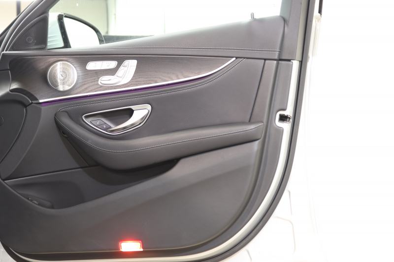 メルセデスベンツ Eクラス E300 AVG ｽﾎﾟｰﾂ ﾚｰﾀﾞｰｾｰﾌﾃｨPKG　中期 NEWｽﾃｱﾘﾝｸﾞ ｷｰﾚｽｺﾞｰ 黒本革 ﾍｯﾄﾞｱｯﾌﾟD HDDﾅﾋﾞTV ｽﾏﾎ連携 360ｶﾒﾗ PTS LEDﾗｲﾄ 自動ﾄﾗﾝｸ ﾊﾝｽﾞﾌﾘｰA AMGｴｱﾛ&19AW ﾀﾞｲﾅﾐｯｸS 9AT　2年保証