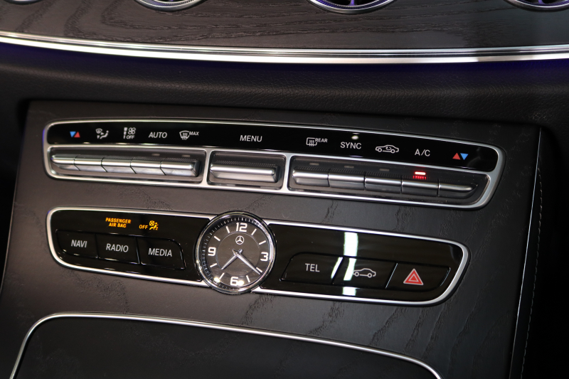 メルセデスベンツ Eクラス E200ｶﾌﾞﾘｵﾚ ｽﾎﾟｰﾂ ﾚｻﾞｰ&ﾚｰﾀﾞｰｾｰﾌﾃｨPKG　中期 NEWｽﾃｱﾘﾝｸﾞ ｷｰﾚｽｺﾞｰ 黒本革 ｴｱｽｶｰﾌ ﾍｯﾄﾞｱｯﾌﾟD HDDﾅﾋﾞTV ｽﾏﾎ連携 ﾌﾞﾙﾒｽﾀｰ 360ｶﾒﾗ PTS LEDﾗｲﾄ AMGｴｱﾛ&19AW ｴｱﾊﾞﾗﾝｽP 黒幌 9AT　2年保証