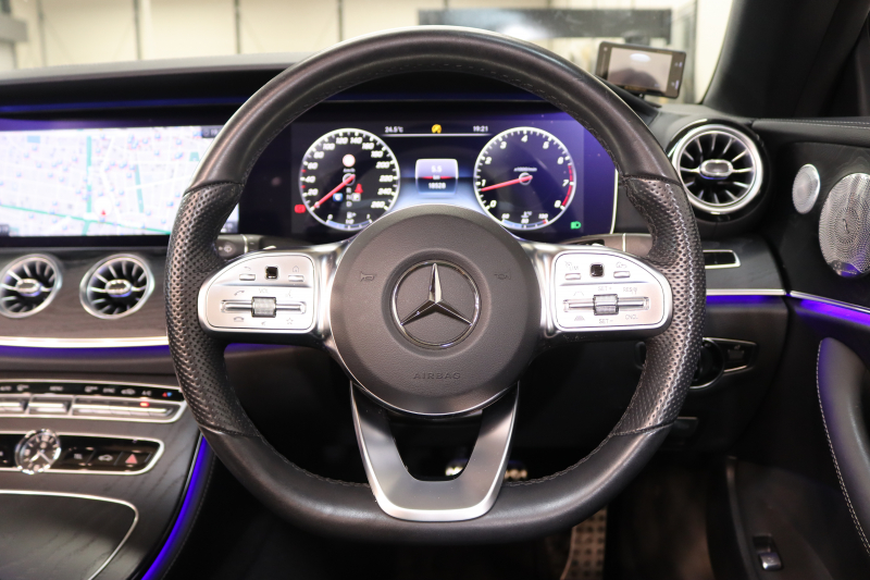 メルセデスベンツ Eクラス E200ｶﾌﾞﾘｵﾚ ｽﾎﾟｰﾂ ﾚｻﾞｰ&ﾚｰﾀﾞｰｾｰﾌﾃｨPKG　中期 NEWｽﾃｱﾘﾝｸﾞ ｷｰﾚｽｺﾞｰ 黒本革 ｴｱｽｶｰﾌ ﾍｯﾄﾞｱｯﾌﾟD HDDﾅﾋﾞTV ｽﾏﾎ連携 ﾌﾞﾙﾒｽﾀｰ 360ｶﾒﾗ PTS LEDﾗｲﾄ AMGｴｱﾛ&19AW ｴｱﾊﾞﾗﾝｽP 黒幌 9AT　2年保証