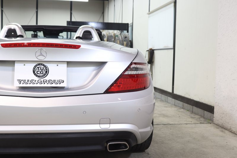 メルセデスベンツ SLKクラス SLK200 ｴｸｽｸﾙｰｼﾌﾞ AMGｽﾎﾟｰﾂ&ﾚｰﾀﾞｰｾｰﾌﾃｨPKG　ｷｰﾚｽｺﾞｰ 黒本革 ﾚｯﾄﾞｶﾗｰｼｰﾄﾍﾞﾙﾄ ｴｱｽｶｰﾌ ﾊﾞﾘｵﾙｰﾌ HDDﾅﾋﾞTV BT音楽 PTS ｷｾﾉﾝﾗｲﾄ AMGｴｱﾛ&18AW ｴｱｶﾞｲﾄﾞ 7AT　2年保証