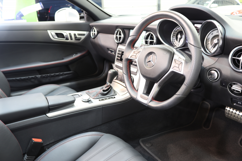 メルセデスベンツ SLKクラス SLK200 ｴｸｽｸﾙｰｼﾌﾞ AMGｽﾎﾟｰﾂ&ﾚｰﾀﾞｰｾｰﾌﾃｨPKG　ｷｰﾚｽｺﾞｰ 黒本革 ﾚｯﾄﾞｶﾗｰｼｰﾄﾍﾞﾙﾄ ｴｱｽｶｰﾌ ﾊﾞﾘｵﾙｰﾌ HDDﾅﾋﾞTV BT音楽 PTS ｷｾﾉﾝﾗｲﾄ AMGｴｱﾛ&18AW ｴｱｶﾞｲﾄﾞ 7AT　2年保証