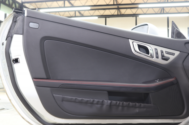 メルセデスベンツ SLKクラス SLK200 ｴｸｽｸﾙｰｼﾌﾞ AMGｽﾎﾟｰﾂ&ﾚｰﾀﾞｰｾｰﾌﾃｨPKG　ｷｰﾚｽｺﾞｰ 黒本革 ﾚｯﾄﾞｶﾗｰｼｰﾄﾍﾞﾙﾄ ｴｱｽｶｰﾌ ﾊﾞﾘｵﾙｰﾌ HDDﾅﾋﾞTV BT音楽 PTS ｷｾﾉﾝﾗｲﾄ AMGｴｱﾛ&18AW ｴｱｶﾞｲﾄﾞ 7AT　2年保証