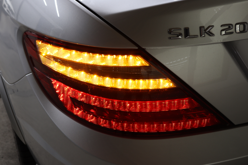 メルセデスベンツ SLKクラス SLK200 ｴｸｽｸﾙｰｼﾌﾞ AMGｽﾎﾟｰﾂ&ﾚｰﾀﾞｰｾｰﾌﾃｨPKG　ｷｰﾚｽｺﾞｰ 黒本革 ﾚｯﾄﾞｶﾗｰｼｰﾄﾍﾞﾙﾄ ｴｱｽｶｰﾌ ﾊﾞﾘｵﾙｰﾌ HDDﾅﾋﾞTV BT音楽 PTS ｷｾﾉﾝﾗｲﾄ AMGｴｱﾛ&18AW ｴｱｶﾞｲﾄﾞ 7AT　2年保証