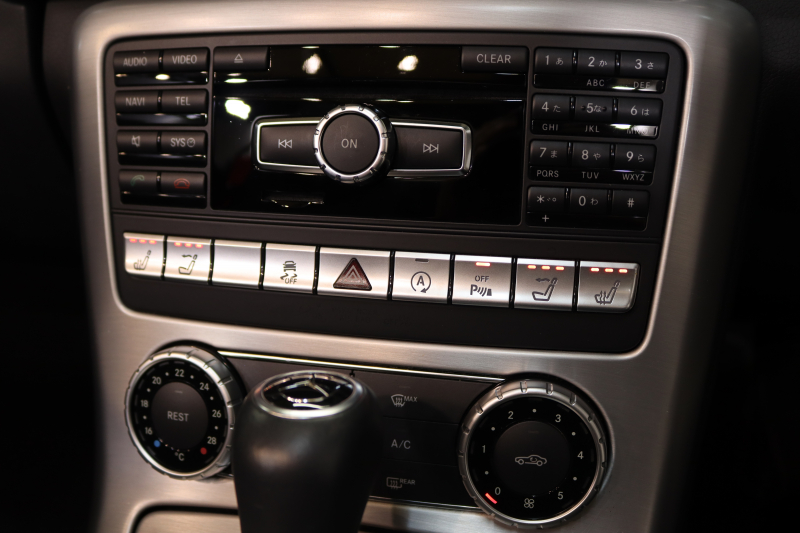 メルセデスベンツ SLKクラス SLK200 ｴｸｽｸﾙｰｼﾌﾞ AMGｽﾎﾟｰﾂ&ﾚｰﾀﾞｰｾｰﾌﾃｨPKG　ｷｰﾚｽｺﾞｰ 黒本革 ﾚｯﾄﾞｶﾗｰｼｰﾄﾍﾞﾙﾄ ｴｱｽｶｰﾌ ﾊﾞﾘｵﾙｰﾌ HDDﾅﾋﾞTV BT音楽 PTS ｷｾﾉﾝﾗｲﾄ AMGｴｱﾛ&18AW ｴｱｶﾞｲﾄﾞ 7AT　2年保証