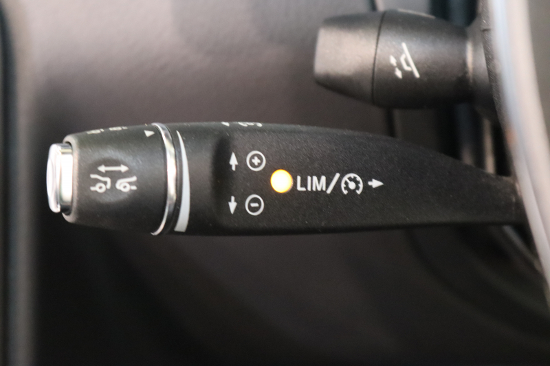 メルセデスベンツ SLKクラス SLK200 ｴｸｽｸﾙｰｼﾌﾞ AMGｽﾎﾟｰﾂ&ﾚｰﾀﾞｰｾｰﾌﾃｨPKG　ｷｰﾚｽｺﾞｰ 黒本革 ﾚｯﾄﾞｶﾗｰｼｰﾄﾍﾞﾙﾄ ｴｱｽｶｰﾌ ﾊﾞﾘｵﾙｰﾌ HDDﾅﾋﾞTV BT音楽 PTS ｷｾﾉﾝﾗｲﾄ AMGｴｱﾛ&18AW ｴｱｶﾞｲﾄﾞ 7AT　2年保証