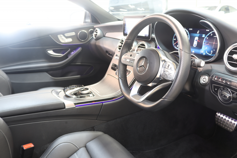 メルセデスベンツ Cクラス C180ｸｰﾍﾟ ｽﾎﾟｰﾂ ﾚｻﾞｰｴｸｽｸﾙｰｼﾌﾞ&ﾚｰﾀﾞｰｾｰﾌﾃｨPKG　後期 MEｺﾈｸﾄ ｷｰﾚｽｺﾞｰ 黒本革 ﾊﾟﾉﾗﾏSR ﾍｯﾄﾞｱｯﾌﾟD HDDﾅﾋﾞTV ｽﾏﾎ連携 ﾊﾞｯｸｶﾒﾗ PTS LEDﾗｲﾄ AMGｴｱﾛ&19AW ｴｱｻｽ ﾀﾞｲﾅﾐｯｸS 9AT　2年保証