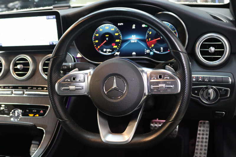 メルセデスベンツ Cクラス C180ｶﾌﾞﾘｵﾚ ｽﾎﾟｰﾂ ﾚｻﾞｰｴｸｽｸﾙｰｼﾌﾞ&ﾚｰﾀﾞｰｾｰﾌﾃｨPKG　後期 MEｺﾈｸﾄ ｷｰﾚｽｺﾞｰ 黒本革 ｴｱｽｶｰﾌ ﾍｯﾄﾞｱｯﾌﾟD HDDﾅﾋﾞTV&ｷｬﾝｾﾗｰ ｽﾏﾎ連携 ﾊﾞｯｸｶﾒﾗ PTS LEDﾗｲﾄ AMGｴｱﾛ&19AW ｴｱｻｽ ﾀﾞｲﾅﾐｯｸS 9AT　2年保証