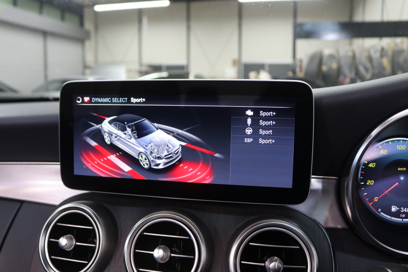 メルセデスベンツ Cクラス C180ｶﾌﾞﾘｵﾚ ｽﾎﾟｰﾂ ﾚｻﾞｰｴｸｽｸﾙｰｼﾌﾞ&ﾚｰﾀﾞｰｾｰﾌﾃｨPKG　後期 MEｺﾈｸﾄ ｷｰﾚｽｺﾞｰ 黒本革 ｴｱｽｶｰﾌ ﾍｯﾄﾞｱｯﾌﾟD HDDﾅﾋﾞTV&ｷｬﾝｾﾗｰ ｽﾏﾎ連携 ﾊﾞｯｸｶﾒﾗ PTS LEDﾗｲﾄ AMGｴｱﾛ&19AW ｴｱｻｽ ﾀﾞｲﾅﾐｯｸS 9AT　2年保証