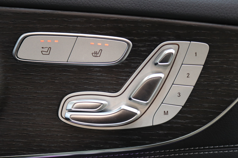 メルセデスベンツ Cクラス C180ｶﾌﾞﾘｵﾚ ｽﾎﾟｰﾂ ﾚｻﾞｰｴｸｽｸﾙｰｼﾌﾞ&ﾚｰﾀﾞｰｾｰﾌﾃｨPKG　後期 MEｺﾈｸﾄ ｷｰﾚｽｺﾞｰ 黒本革 ｴｱｽｶｰﾌ ﾍｯﾄﾞｱｯﾌﾟD HDDﾅﾋﾞTV&ｷｬﾝｾﾗｰ ｽﾏﾎ連携 ﾊﾞｯｸｶﾒﾗ PTS LEDﾗｲﾄ AMGｴｱﾛ&19AW ｴｱｻｽ ﾀﾞｲﾅﾐｯｸS 9AT　2年保証