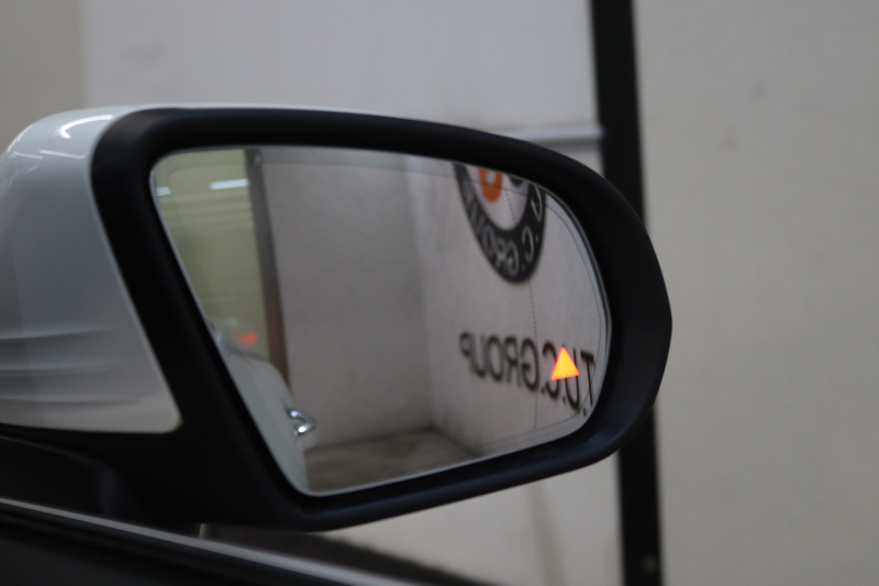 メルセデスベンツ Cクラス C180ｶﾌﾞﾘｵﾚ ｽﾎﾟｰﾂ ﾚｻﾞｰｴｸｽｸﾙｰｼﾌﾞ&ﾚｰﾀﾞｰｾｰﾌﾃｨPKG　後期 MEｺﾈｸﾄ ｷｰﾚｽｺﾞｰ 黒本革 ｴｱｽｶｰﾌ ﾍｯﾄﾞｱｯﾌﾟD HDDﾅﾋﾞTV&ｷｬﾝｾﾗｰ ｽﾏﾎ連携 ﾊﾞｯｸｶﾒﾗ PTS LEDﾗｲﾄ AMGｴｱﾛ&19AW ｴｱｻｽ ﾀﾞｲﾅﾐｯｸS 9AT　2年保証