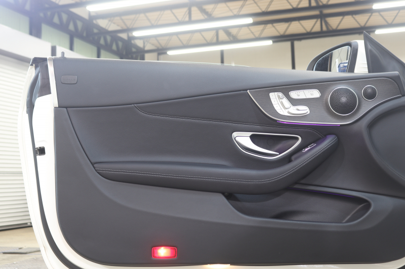 メルセデスベンツ Cクラス C180ｶﾌﾞﾘｵﾚ ｽﾎﾟｰﾂ ﾚｻﾞｰｴｸｽｸﾙｰｼﾌﾞ&ﾚｰﾀﾞｰｾｰﾌﾃｨPKG　後期 MEｺﾈｸﾄ ｷｰﾚｽｺﾞｰ 黒本革 ｴｱｽｶｰﾌ ﾍｯﾄﾞｱｯﾌﾟD HDDﾅﾋﾞTV&ｷｬﾝｾﾗｰ ｽﾏﾎ連携 ﾊﾞｯｸｶﾒﾗ PTS LEDﾗｲﾄ AMGｴｱﾛ&19AW ｴｱｻｽ ﾀﾞｲﾅﾐｯｸS 9AT　2年保証