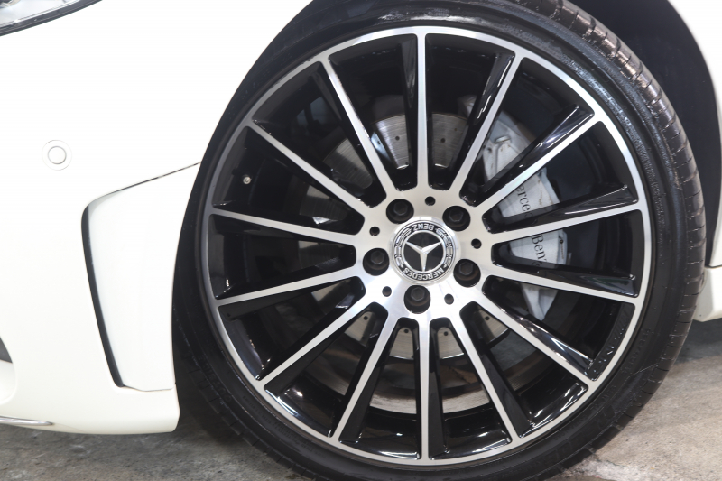 メルセデスベンツ Cクラス C180ｶﾌﾞﾘｵﾚ ｽﾎﾟｰﾂ ﾚｻﾞｰｴｸｽｸﾙｰｼﾌﾞ&ﾚｰﾀﾞｰｾｰﾌﾃｨPKG　後期 MEｺﾈｸﾄ ｷｰﾚｽｺﾞｰ 黒本革 ｴｱｽｶｰﾌ ﾍｯﾄﾞｱｯﾌﾟD HDDﾅﾋﾞTV&ｷｬﾝｾﾗｰ ｽﾏﾎ連携 ﾊﾞｯｸｶﾒﾗ PTS LEDﾗｲﾄ AMGｴｱﾛ&19AW ｴｱｻｽ ﾀﾞｲﾅﾐｯｸS 9AT　2年保証