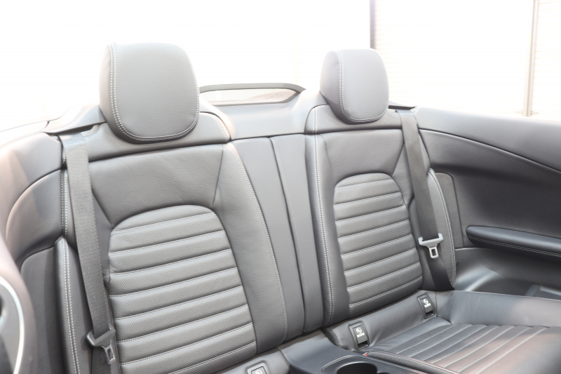 メルセデスベンツ Cクラス C180ｶﾌﾞﾘｵﾚ ｽﾎﾟｰﾂ ﾚｻﾞｰｴｸｽｸﾙｰｼﾌﾞ&ﾚｰﾀﾞｰｾｰﾌﾃｨPKG　後期 MEｺﾈｸﾄ ｷｰﾚｽｺﾞｰ 黒本革 ｴｱｽｶｰﾌ ﾍｯﾄﾞｱｯﾌﾟD HDDﾅﾋﾞTV&ｷｬﾝｾﾗｰ ｽﾏﾎ連携 ﾊﾞｯｸｶﾒﾗ PTS LEDﾗｲﾄ AMGｴｱﾛ&19AW ｴｱｻｽ ﾀﾞｲﾅﾐｯｸS 9AT　2年保証