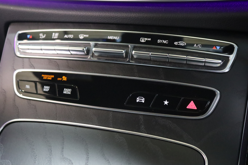 メルセデスベンツ Eクラス E200 ｽﾎﾟｰﾂ AMGﾗｲﾝｲﾝﾃﾘｱ&ｴｸｽｸﾙｰｼﾌﾞ&ﾚｰﾀﾞｰｾｰﾌﾃｨPKG　BSG搭載 後期 1ｵｰﾅｰ MEｺﾈｸﾄ ｷｰﾚｽｺﾞｰ 黒本革 ﾍｯﾄﾞｱｯﾌﾟD MBUXﾅﾋﾞTV&ARﾅﾋﾞ ｽﾏﾎ連携 ﾌﾞﾙﾒｽﾀｰ 360ｶﾒﾗ PTS LEDﾗｲﾄ 自動ﾄﾗﾝｸ AMGｴｱﾛ&19AW ﾜｲﾔﾚｽ充電 9AT　2年保証