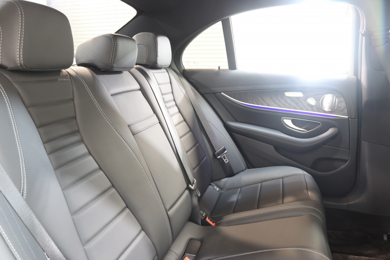 メルセデスベンツ Eクラス E200 ｽﾎﾟｰﾂ AMGﾗｲﾝｲﾝﾃﾘｱ&ｴｸｽｸﾙｰｼﾌﾞ&ﾚｰﾀﾞｰｾｰﾌﾃｨPKG　BSG搭載 後期 1ｵｰﾅｰ MEｺﾈｸﾄ ｷｰﾚｽｺﾞｰ 黒本革 ﾍｯﾄﾞｱｯﾌﾟD MBUXﾅﾋﾞTV&ARﾅﾋﾞ ｽﾏﾎ連携 ﾌﾞﾙﾒｽﾀｰ 360ｶﾒﾗ PTS LEDﾗｲﾄ 自動ﾄﾗﾝｸ AMGｴｱﾛ&19AW ﾜｲﾔﾚｽ充電 9AT　2年保証