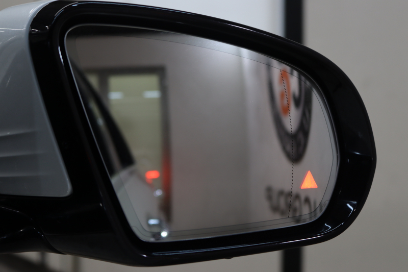 メルセデスベンツ Eクラス E200 ｽﾎﾟｰﾂ AMGﾗｲﾝｲﾝﾃﾘｱ&ｴｸｽｸﾙｰｼﾌﾞ&ﾚｰﾀﾞｰｾｰﾌﾃｨPKG　BSG搭載 後期 1ｵｰﾅｰ MEｺﾈｸﾄ ｷｰﾚｽｺﾞｰ 黒本革 ﾍｯﾄﾞｱｯﾌﾟD MBUXﾅﾋﾞTV&ARﾅﾋﾞ ｽﾏﾎ連携 ﾌﾞﾙﾒｽﾀｰ 360ｶﾒﾗ PTS LEDﾗｲﾄ 自動ﾄﾗﾝｸ AMGｴｱﾛ&19AW ﾜｲﾔﾚｽ充電 9AT　2年保証