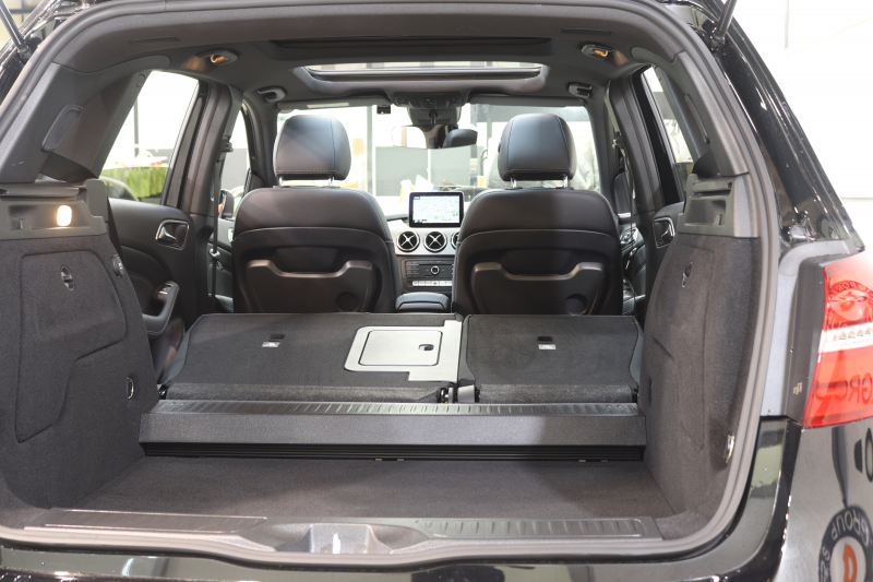 メルセデスベンツ Bクラス B180 ﾌﾟﾚﾐｱﾑ&ﾚｰﾀﾞｰｾｰﾌﾃｨPKG　後期 1ｵｰﾅｰ ｷｰﾚｽｺﾞｰ 黒革 ﾊﾟﾉﾗﾏSR HDDﾅﾋﾞTV ｽﾏﾎ連携 harman/kardon ﾊﾞｯｸｶﾒﾗ PTS LEDﾗｲﾄ EASY-VARIO PLUS 17AW 7AT　2年保証