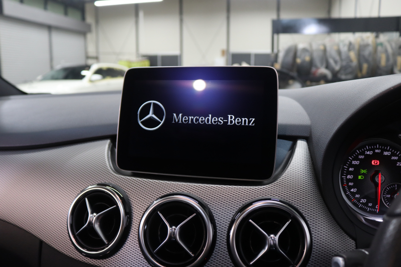 メルセデスベンツ Bクラス B180 ﾌﾟﾚﾐｱﾑ&ﾚｰﾀﾞｰｾｰﾌﾃｨPKG　後期 1ｵｰﾅｰ ｷｰﾚｽｺﾞｰ 黒革 ﾊﾟﾉﾗﾏSR HDDﾅﾋﾞTV ｽﾏﾎ連携 harman/kardon ﾊﾞｯｸｶﾒﾗ PTS LEDﾗｲﾄ EASY-VARIO PLUS 17AW 7AT　2年保証