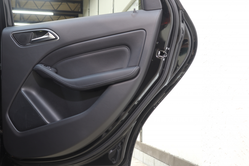 メルセデスベンツ Bクラス B180 ﾌﾟﾚﾐｱﾑ&ﾚｰﾀﾞｰｾｰﾌﾃｨPKG　後期 1ｵｰﾅｰ ｷｰﾚｽｺﾞｰ 黒革 ﾊﾟﾉﾗﾏSR HDDﾅﾋﾞTV ｽﾏﾎ連携 harman/kardon ﾊﾞｯｸｶﾒﾗ PTS LEDﾗｲﾄ EASY-VARIO PLUS 17AW 7AT　2年保証