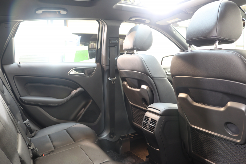 メルセデスベンツ Bクラス B180 ﾌﾟﾚﾐｱﾑ&ﾚｰﾀﾞｰｾｰﾌﾃｨPKG　後期 1ｵｰﾅｰ ｷｰﾚｽｺﾞｰ 黒革 ﾊﾟﾉﾗﾏSR HDDﾅﾋﾞTV ｽﾏﾎ連携 harman/kardon ﾊﾞｯｸｶﾒﾗ PTS LEDﾗｲﾄ EASY-VARIO PLUS 17AW 7AT　2年保証