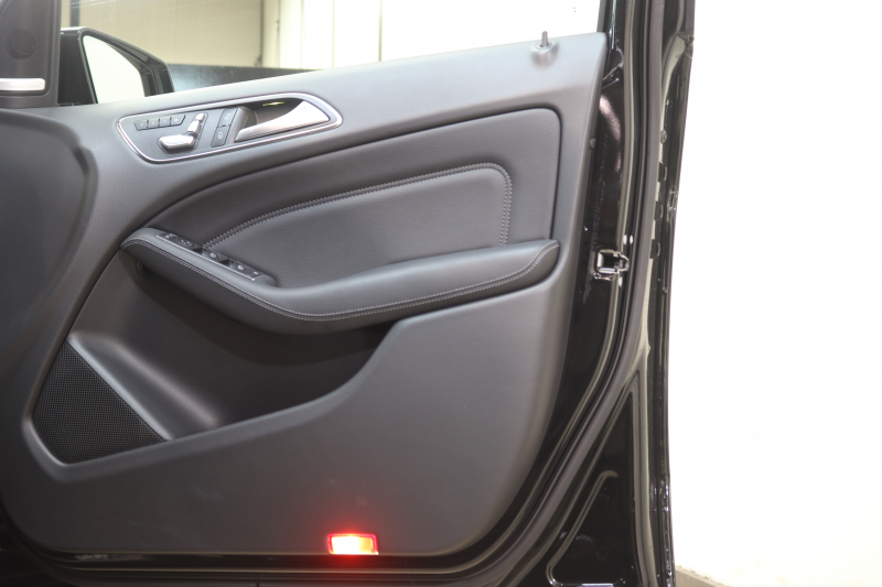 メルセデスベンツ Bクラス B180 ﾌﾟﾚﾐｱﾑ&ﾚｰﾀﾞｰｾｰﾌﾃｨPKG　後期 1ｵｰﾅｰ ｷｰﾚｽｺﾞｰ 黒革 ﾊﾟﾉﾗﾏSR HDDﾅﾋﾞTV ｽﾏﾎ連携 harman/kardon ﾊﾞｯｸｶﾒﾗ PTS LEDﾗｲﾄ EASY-VARIO PLUS 17AW 7AT　2年保証