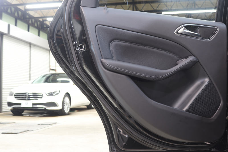 メルセデスベンツ Bクラス B180 ﾌﾟﾚﾐｱﾑ&ﾚｰﾀﾞｰｾｰﾌﾃｨPKG　後期 1ｵｰﾅｰ ｷｰﾚｽｺﾞｰ 黒革 ﾊﾟﾉﾗﾏSR HDDﾅﾋﾞTV ｽﾏﾎ連携 harman/kardon ﾊﾞｯｸｶﾒﾗ PTS LEDﾗｲﾄ EASY-VARIO PLUS 17AW 7AT　2年保証