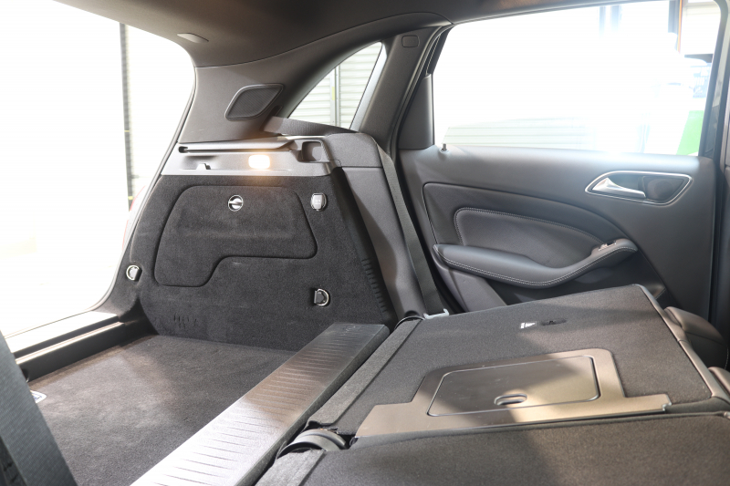 メルセデスベンツ Bクラス B180 ﾌﾟﾚﾐｱﾑ&ﾚｰﾀﾞｰｾｰﾌﾃｨPKG　後期 1ｵｰﾅｰ ｷｰﾚｽｺﾞｰ 黒革 ﾊﾟﾉﾗﾏSR HDDﾅﾋﾞTV ｽﾏﾎ連携 harman/kardon ﾊﾞｯｸｶﾒﾗ PTS LEDﾗｲﾄ EASY-VARIO PLUS 17AW 7AT　2年保証