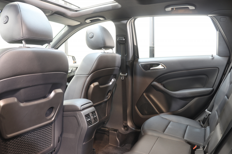 メルセデスベンツ Bクラス B180 ﾌﾟﾚﾐｱﾑ&ﾚｰﾀﾞｰｾｰﾌﾃｨPKG　後期 1ｵｰﾅｰ ｷｰﾚｽｺﾞｰ 黒革 ﾊﾟﾉﾗﾏSR HDDﾅﾋﾞTV ｽﾏﾎ連携 harman/kardon ﾊﾞｯｸｶﾒﾗ PTS LEDﾗｲﾄ EASY-VARIO PLUS 17AW 7AT　2年保証