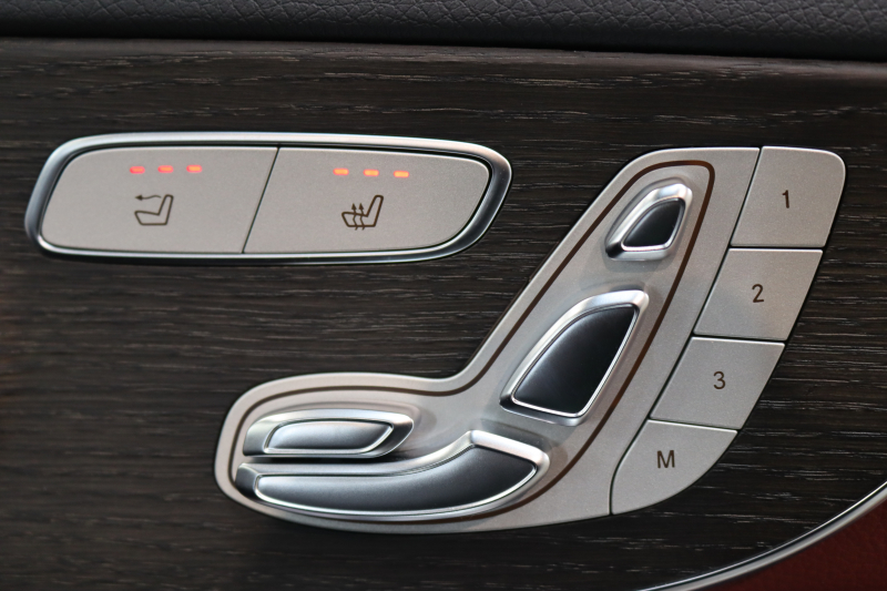 メルセデスベンツ Cクラス C180ｶﾌﾞﾘｵﾚ ｽﾎﾟｰﾂ ﾚｻﾞｰｴｸｽｸﾙｰｼﾌﾞ&ﾚｰﾀﾞｰｾｰﾌﾃｨPKG　後期 MEｺﾈｸﾄ ｷｰﾚｽｺﾞｰ 赤本革 ｴｱｽｶｰﾌ ﾍｯﾄﾞｱｯﾌﾟD HDDﾅﾋﾞTV&ｷｬﾝｾﾗｰ ｽﾏﾎ連携 ﾊﾞｯｸｶﾒﾗ PTS LEDﾗｲﾄ AMGｴｱﾛ&19AW ｴｱｻｽ ﾀﾞｲﾅﾐｯｸS 9AT　2年保証