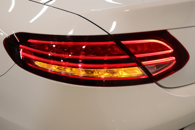 メルセデスベンツ Cクラス C180ｶﾌﾞﾘｵﾚ ｽﾎﾟｰﾂ ﾚｻﾞｰｴｸｽｸﾙｰｼﾌﾞ&ﾚｰﾀﾞｰｾｰﾌﾃｨPKG　後期 MEｺﾈｸﾄ ｷｰﾚｽｺﾞｰ 赤本革 ｴｱｽｶｰﾌ ﾍｯﾄﾞｱｯﾌﾟD HDDﾅﾋﾞTV&ｷｬﾝｾﾗｰ ｽﾏﾎ連携 ﾊﾞｯｸｶﾒﾗ PTS LEDﾗｲﾄ AMGｴｱﾛ&19AW ｴｱｻｽ ﾀﾞｲﾅﾐｯｸS 9AT　2年保証