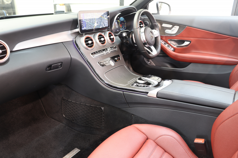 メルセデスベンツ Cクラス C180ｶﾌﾞﾘｵﾚ ｽﾎﾟｰﾂ ﾚｻﾞｰｴｸｽｸﾙｰｼﾌﾞ&ﾚｰﾀﾞｰｾｰﾌﾃｨPKG　後期 MEｺﾈｸﾄ ｷｰﾚｽｺﾞｰ 赤本革 ｴｱｽｶｰﾌ ﾍｯﾄﾞｱｯﾌﾟD HDDﾅﾋﾞTV&ｷｬﾝｾﾗｰ ｽﾏﾎ連携 ﾊﾞｯｸｶﾒﾗ PTS LEDﾗｲﾄ AMGｴｱﾛ&19AW ｴｱｻｽ ﾀﾞｲﾅﾐｯｸS 9AT　2年保証