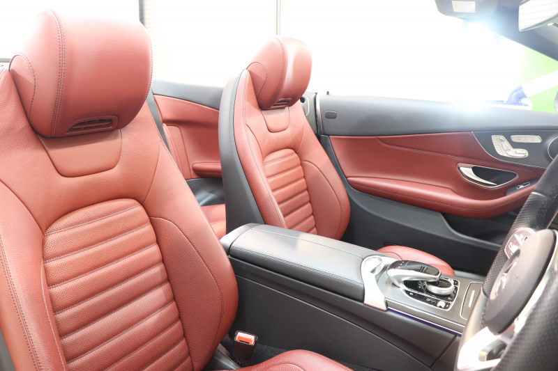 メルセデスベンツ Cクラス C180ｶﾌﾞﾘｵﾚ ｽﾎﾟｰﾂ ﾚｻﾞｰｴｸｽｸﾙｰｼﾌﾞ&ﾚｰﾀﾞｰｾｰﾌﾃｨPKG　後期 MEｺﾈｸﾄ ｷｰﾚｽｺﾞｰ 赤本革 ｴｱｽｶｰﾌ ﾍｯﾄﾞｱｯﾌﾟD HDDﾅﾋﾞTV&ｷｬﾝｾﾗｰ ｽﾏﾎ連携 ﾊﾞｯｸｶﾒﾗ PTS LEDﾗｲﾄ AMGｴｱﾛ&19AW ｴｱｻｽ ﾀﾞｲﾅﾐｯｸS 9AT　2年保証