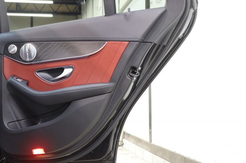 AMG Cクラス C43 4MATIC ｴｸｽｸﾙｰｼﾌﾞ&ﾚｰﾀﾞｰｾｰﾌﾃｨPKG　中期 1ｵｰﾅｰ ｷｰﾚｽｺﾞｰ 赤本革 ﾊﾟﾉﾗﾏSR ﾍｯﾄﾞｱｯﾌﾟD HDDﾅﾋﾞTV BT音楽 ﾊﾞｯｸｶﾒﾗ PTS LEDﾗｲﾄ 自動ﾄﾗﾝｸ ﾊﾝｽﾞﾌﾘｰA AMG専用装備&ﾁｭｰﾆﾝｸﾞﾀﾞｲﾅﾐｯｸS 9AT　2年保証