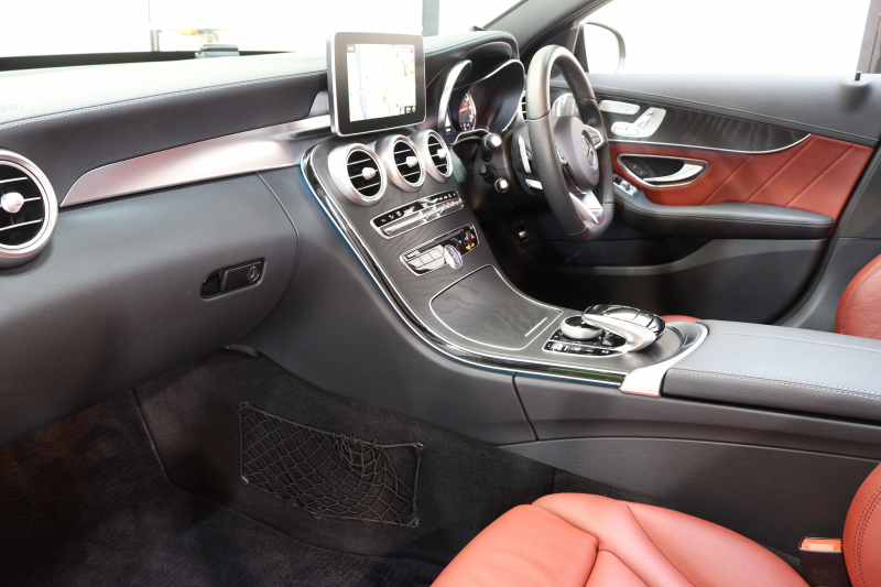 AMG Cクラス C43 4MATIC ｴｸｽｸﾙｰｼﾌﾞ&ﾚｰﾀﾞｰｾｰﾌﾃｨPKG　中期 1ｵｰﾅｰ ｷｰﾚｽｺﾞｰ 赤本革 ﾊﾟﾉﾗﾏSR ﾍｯﾄﾞｱｯﾌﾟD HDDﾅﾋﾞTV BT音楽 ﾊﾞｯｸｶﾒﾗ PTS LEDﾗｲﾄ 自動ﾄﾗﾝｸ ﾊﾝｽﾞﾌﾘｰA AMG専用装備&ﾁｭｰﾆﾝｸﾞﾀﾞｲﾅﾐｯｸS 9AT　2年保証