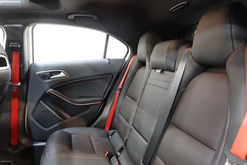 メルセデスベンツ Aクラス A250ｼｭﾎﾟﾙﾄ AMGｴｸｽｸﾙｰｼﾌﾞ&ｾｰﾌﾃｨPKG　黒本革 ﾊﾟﾉﾗﾏSR HDDﾅﾋﾞTV BT音楽 harman/kardon ﾊﾞｯｸｶﾒﾗ PTS ｷｾﾉﾝ AMGｴｱﾛ&18AW SPORT専用ﾁｭｰﾆﾝｸﾞ 7AT　2年保証