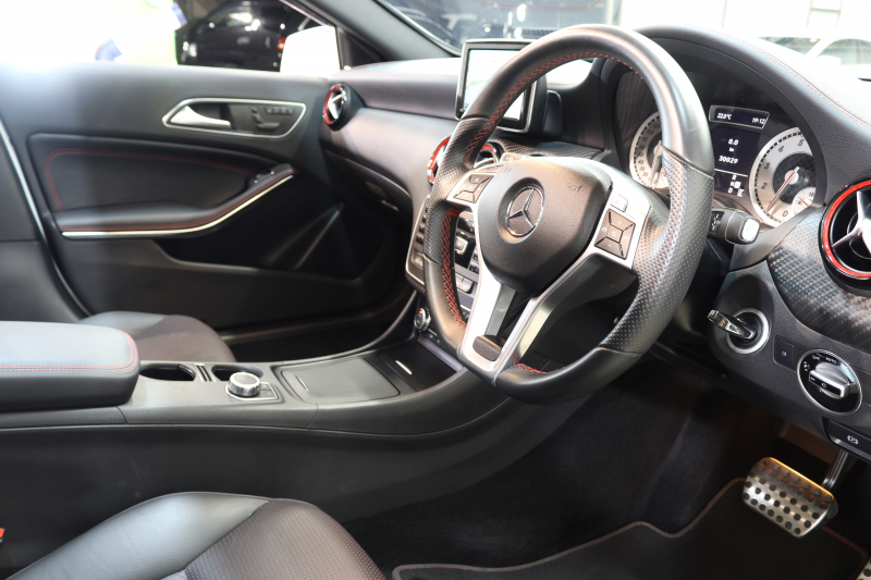 メルセデスベンツ Aクラス A250ｼｭﾎﾟﾙﾄ AMGｴｸｽｸﾙｰｼﾌﾞ&ｾｰﾌﾃｨPKG　黒本革 ﾊﾟﾉﾗﾏSR HDDﾅﾋﾞTV BT音楽 harman/kardon ﾊﾞｯｸｶﾒﾗ PTS ｷｾﾉﾝ AMGｴｱﾛ&18AW SPORT専用ﾁｭｰﾆﾝｸﾞ 7AT　2年保証