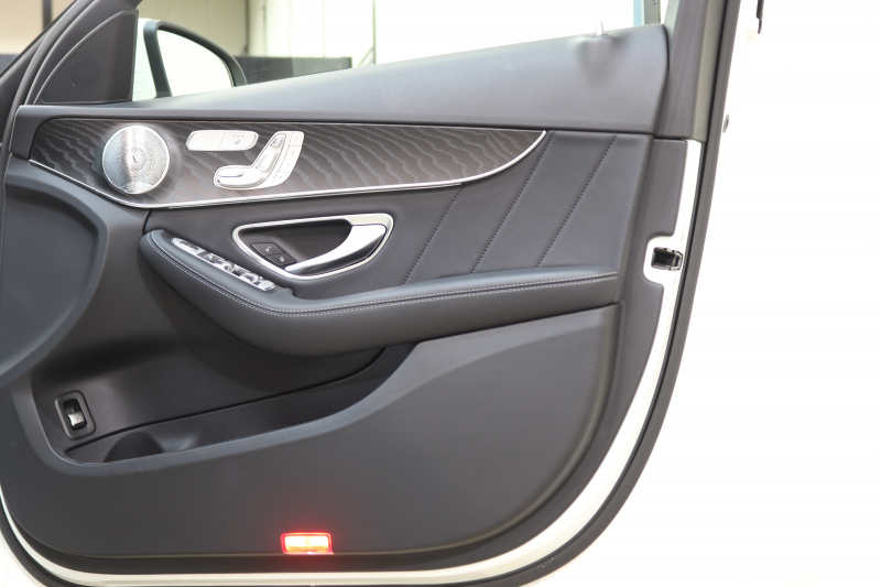 メルセデスベンツ Cクラス C200 AVG AMGﾗｲﾝ ﾚｻﾞｰｴｸｽｸﾙｰｼﾌﾞ&ﾚｰﾀﾞｰｾｰﾌﾃｨPKG　BSG搭載 後期 MEｺﾈｸﾄ ｷｰﾚｽｺﾞｰ 黒本革 ﾍｯﾄﾞｱｯﾌﾟD HDDﾅﾋﾞTV ｽﾏﾎ連携 ﾌﾞﾙﾒｽﾀｰ ﾊﾞｯｸｶﾒﾗ PTS LEDﾗｲﾄ 自動ﾄﾗﾝｸ ﾊﾝｽﾞﾌﾘｰA AMGｴｱﾛ&18AW ｴｱｻｽ 9AT　2年保証