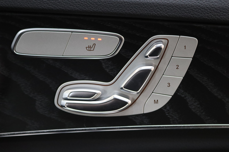 メルセデスベンツ Cクラス C200 AVG AMGﾗｲﾝ ﾚｻﾞｰｴｸｽｸﾙｰｼﾌﾞ&ﾚｰﾀﾞｰｾｰﾌﾃｨPKG　BSG搭載 後期 MEｺﾈｸﾄ ｷｰﾚｽｺﾞｰ 黒本革 ﾍｯﾄﾞｱｯﾌﾟD HDDﾅﾋﾞTV ｽﾏﾎ連携 ﾌﾞﾙﾒｽﾀｰ ﾊﾞｯｸｶﾒﾗ PTS LEDﾗｲﾄ 自動ﾄﾗﾝｸ ﾊﾝｽﾞﾌﾘｰA AMGｴｱﾛ&18AW ｴｱｻｽ 9AT　2年保証