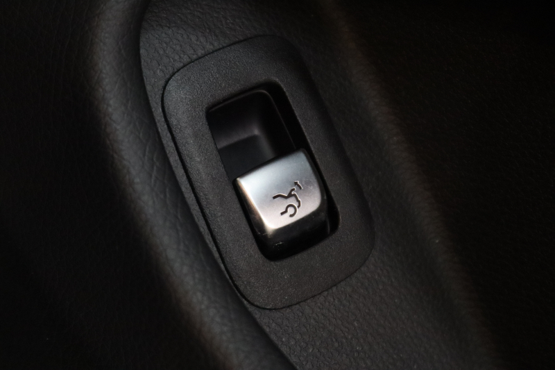 メルセデスベンツ Cクラス C180ｶﾌﾞﾘｵﾚ ｽﾎﾟｰﾂ ﾚｻﾞｰｴｸｽｸﾙｰｼﾌﾞ&ﾚｰﾀﾞｰｾｰﾌﾃｨPKG　ｷｰﾚｽｺﾞｰ 黒本革 ｴｱｽｶｰﾌ HDDﾅﾋﾞTV BT音楽 ﾊﾞｯｸｶﾒﾗ PTS LEDﾗｲﾄ AMGｴｱﾛ&19AW ﾀﾞｲﾅﾐｯｸS 黒幌 9AT　2年保証