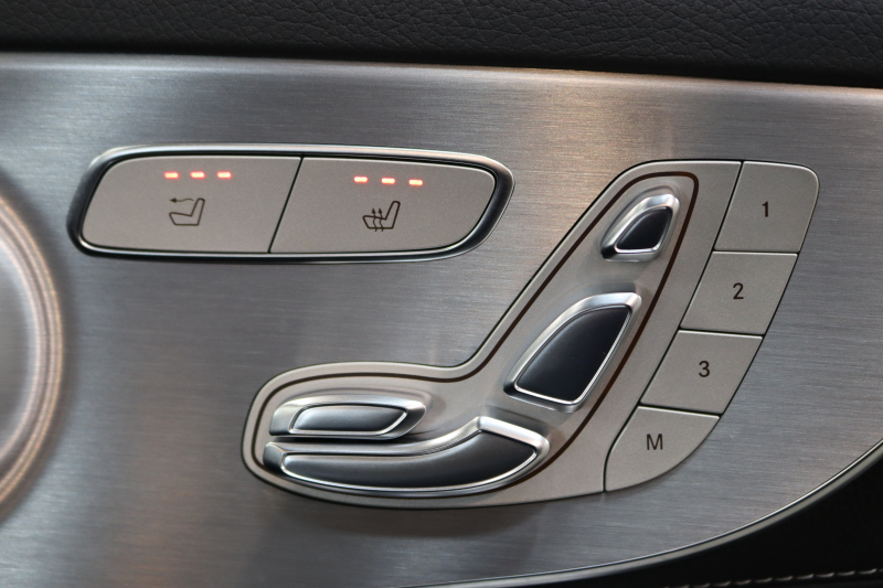 メルセデスベンツ Cクラス C180ｶﾌﾞﾘｵﾚ ｽﾎﾟｰﾂ ﾚｻﾞｰｴｸｽｸﾙｰｼﾌﾞ&ﾚｰﾀﾞｰｾｰﾌﾃｨPKG　ｷｰﾚｽｺﾞｰ 黒本革 ｴｱｽｶｰﾌ HDDﾅﾋﾞTV BT音楽 ﾊﾞｯｸｶﾒﾗ PTS LEDﾗｲﾄ AMGｴｱﾛ&19AW ﾀﾞｲﾅﾐｯｸS 黒幌 9AT　2年保証