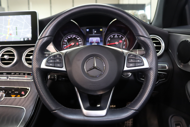 メルセデスベンツ Cクラス C180ｶﾌﾞﾘｵﾚ ｽﾎﾟｰﾂ ﾚｻﾞｰｴｸｽｸﾙｰｼﾌﾞ&ﾚｰﾀﾞｰｾｰﾌﾃｨPKG　ｷｰﾚｽｺﾞｰ 黒本革 ｴｱｽｶｰﾌ HDDﾅﾋﾞTV BT音楽 ﾊﾞｯｸｶﾒﾗ PTS LEDﾗｲﾄ AMGｴｱﾛ&19AW ﾀﾞｲﾅﾐｯｸS 黒幌 9AT　2年保証