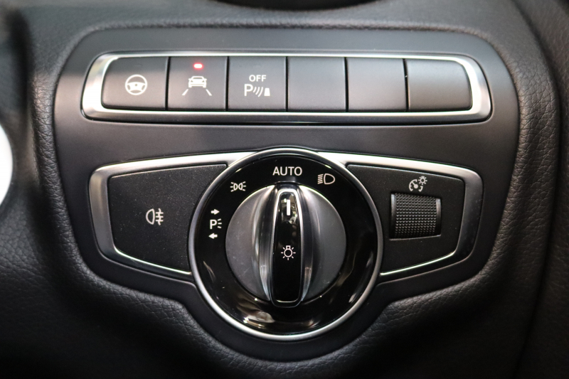 メルセデスベンツ Cクラス C180ｶﾌﾞﾘｵﾚ ｽﾎﾟｰﾂ ﾚｻﾞｰｴｸｽｸﾙｰｼﾌﾞ&ﾚｰﾀﾞｰｾｰﾌﾃｨPKG　ｷｰﾚｽｺﾞｰ 黒本革 ｴｱｽｶｰﾌ HDDﾅﾋﾞTV BT音楽 ﾊﾞｯｸｶﾒﾗ PTS LEDﾗｲﾄ AMGｴｱﾛ&19AW ﾀﾞｲﾅﾐｯｸS 黒幌 9AT　2年保証