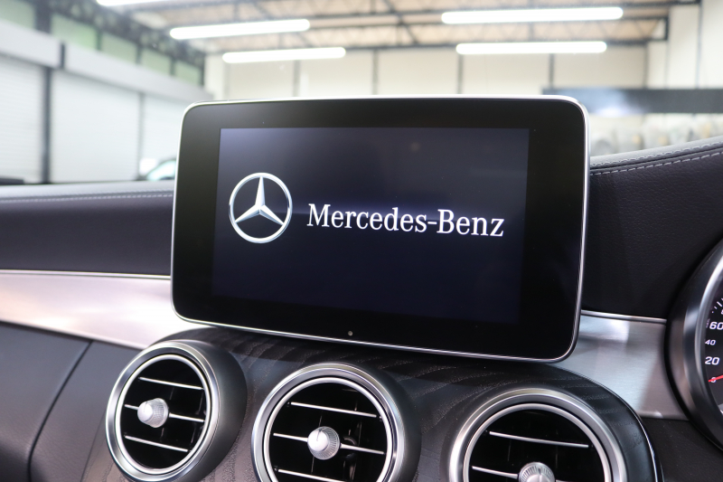 メルセデスベンツ Cクラス C180ｶﾌﾞﾘｵﾚ ｽﾎﾟｰﾂ ﾚｻﾞｰｴｸｽｸﾙｰｼﾌﾞ&ﾚｰﾀﾞｰｾｰﾌﾃｨPKG　ｷｰﾚｽｺﾞｰ 黒本革 ｴｱｽｶｰﾌ HDDﾅﾋﾞTV BT音楽 ﾊﾞｯｸｶﾒﾗ PTS LEDﾗｲﾄ AMGｴｱﾛ&19AW ﾀﾞｲﾅﾐｯｸS 黒幌 9AT　2年保証