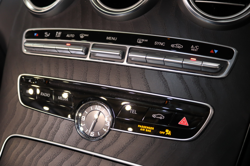 メルセデスベンツ Cクラス C180ｶﾌﾞﾘｵﾚ ｽﾎﾟｰﾂ ﾚｻﾞｰｴｸｽｸﾙｰｼﾌﾞ&ﾚｰﾀﾞｰｾｰﾌﾃｨPKG　ｷｰﾚｽｺﾞｰ 黒本革 ｴｱｽｶｰﾌ HDDﾅﾋﾞTV BT音楽 ﾊﾞｯｸｶﾒﾗ PTS LEDﾗｲﾄ AMGｴｱﾛ&19AW ﾀﾞｲﾅﾐｯｸS 黒幌 9AT　2年保証