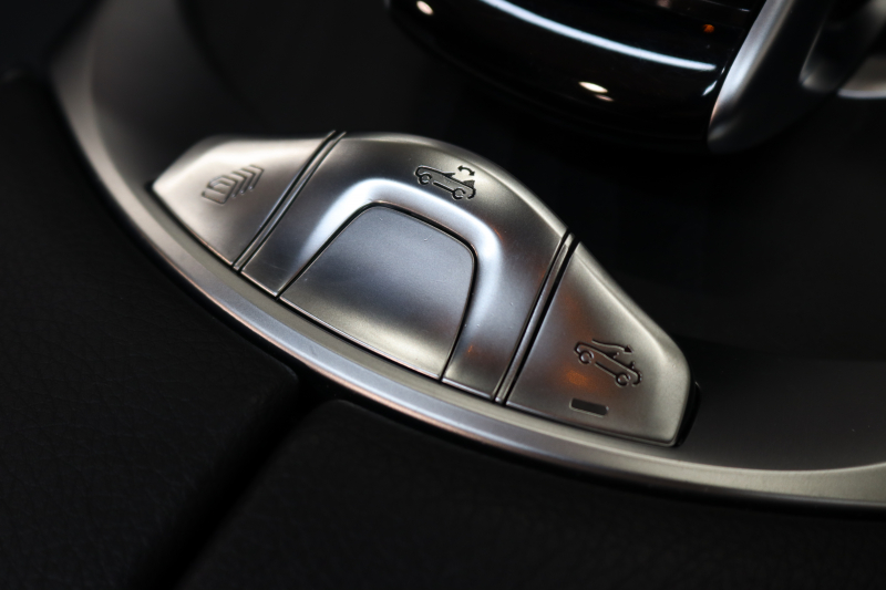 メルセデスベンツ Cクラス C180ｶﾌﾞﾘｵﾚ ｽﾎﾟｰﾂ ﾚｻﾞｰｴｸｽｸﾙｰｼﾌﾞ&ﾚｰﾀﾞｰｾｰﾌﾃｨPKG　ｷｰﾚｽｺﾞｰ 黒本革 ｴｱｽｶｰﾌ HDDﾅﾋﾞTV BT音楽 ﾊﾞｯｸｶﾒﾗ PTS LEDﾗｲﾄ AMGｴｱﾛ&19AW ﾀﾞｲﾅﾐｯｸS 黒幌 9AT　2年保証