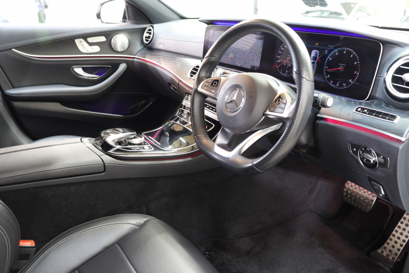 メルセデスベンツ Eクラス E200ｽﾃｰｼｮﾝﾜｺﾞﾝ AVG ｽﾎﾟｰﾂ 本革仕様 ﾚｰﾀﾞｰｾｰﾌﾃｨPKG　ｷｰﾚｽｺﾞｰ 黒本革 HDDﾅﾋﾞTV ｽﾏﾎ連携 ﾌﾞﾙﾒｽﾀｰ 360ｶﾒﾗ PTS LEDﾗｲﾄ 自動Rｹﾞｰﾄ AMGｴｱﾛ&19AW ﾀﾞｲﾅﾐｯｸS 9AT　2年保証