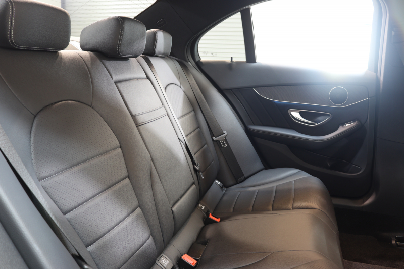 メルセデスベンツ Cクラス C200 AVG AMGﾗｲﾝ ﾚｰﾀﾞｰｾｰﾌﾃｨPKG　BSG搭載 後期 ｷｰﾚｽｺﾞｰ 黒革 HDDﾅﾋﾞTV ｽﾏﾎ連携 ﾊﾞｯｸｶﾒﾗ PTS LEDﾗｲﾄ AMGｴｱﾛ&18AW ﾀﾞｲﾅﾐｯｸS ｴｱｻｽ 9AT　2年保証