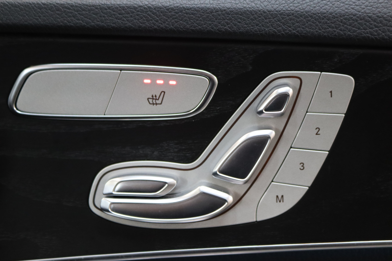 メルセデスベンツ Cクラス C200 AVG AMGﾗｲﾝ ﾚｰﾀﾞｰｾｰﾌﾃｨPKG　BSG搭載 後期 ｷｰﾚｽｺﾞｰ 黒革 HDDﾅﾋﾞTV ｽﾏﾎ連携 ﾊﾞｯｸｶﾒﾗ PTS LEDﾗｲﾄ AMGｴｱﾛ&18AW ﾀﾞｲﾅﾐｯｸS ｴｱｻｽ 9AT　2年保証